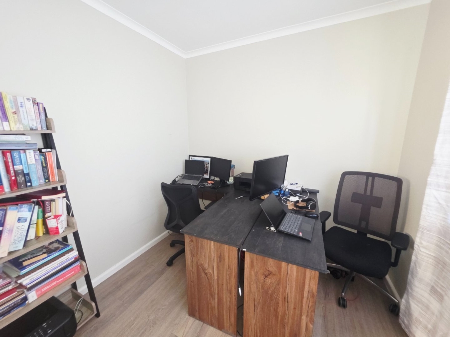 5 Bedroom Property for Sale in Sandown Western Cape